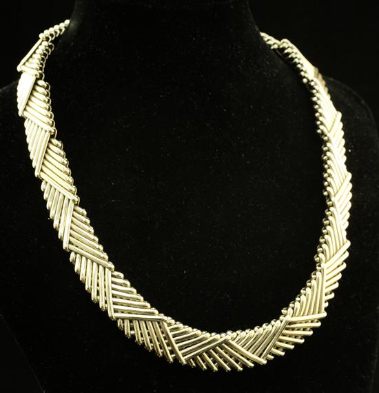 A stylish late 1980s Kutchinsky 18ct gold interwoven double link necklace, 15.75in.